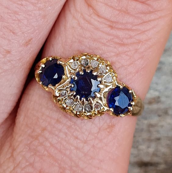 Vintage Blauer Starlight Zirkonia-Ring