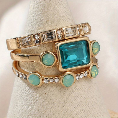 Ring mit blauem Kristall im Vintage-Stil