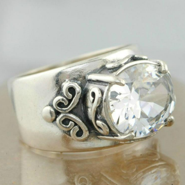 Ring mit Intarsien aus Glas