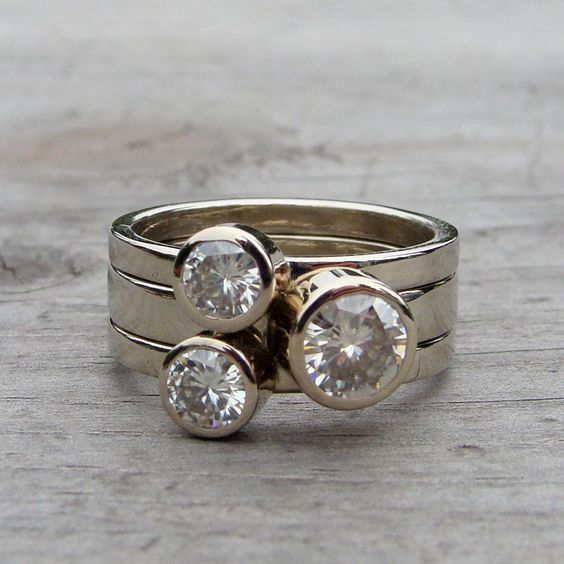 Vintage Ring mit dreifachem Zirkoniang